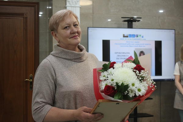  Мэр Иркутского района Леонид Фролов поздравил социальных работников с профессиональным праздником 